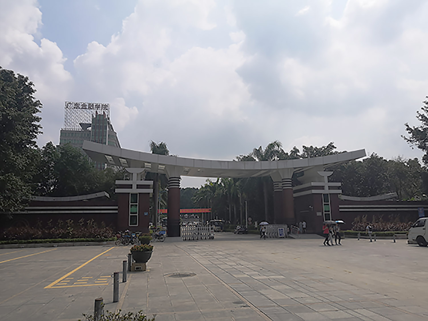 廣東省金融學(xué)院正式運(yùn)用派谷空調(diào)控制器